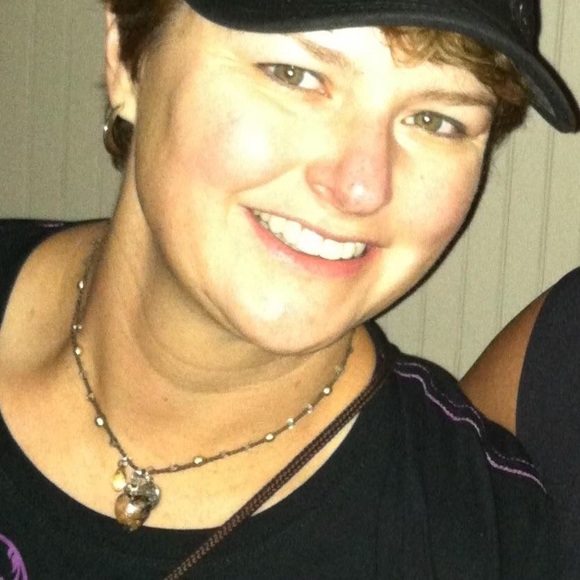 Meet your Posher, Cynthia - Picture 1 of 1